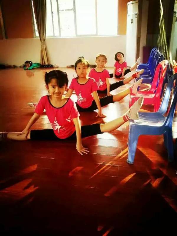 拉丁舞提高班（3-12岁）