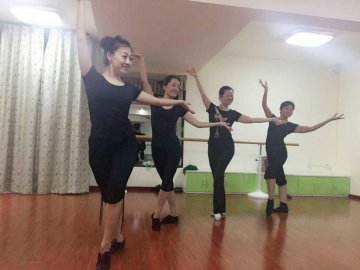 形体芭蕾训练+民族舞综合班