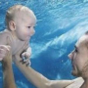婴儿游泳体验课